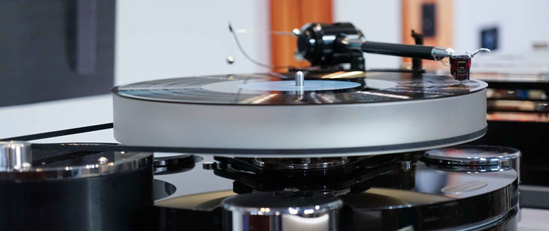 sovereign-turntable-at-show800